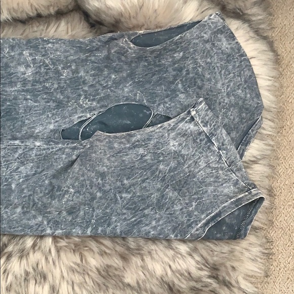 Grey wash skull cut out back T-shirt - Picture 4 of 6